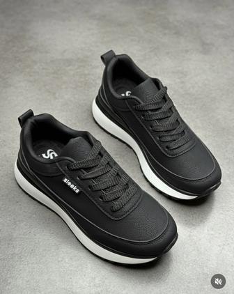 Кроссовки сатылады новый (40размер қыздарға)