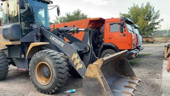 Вывоз строительного мусора КАМАЗ и погрузчик