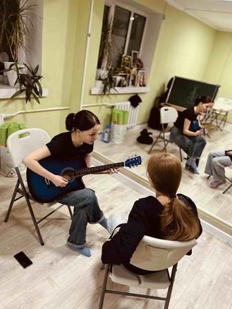 Учу играть на гитаре (акустика, электро)