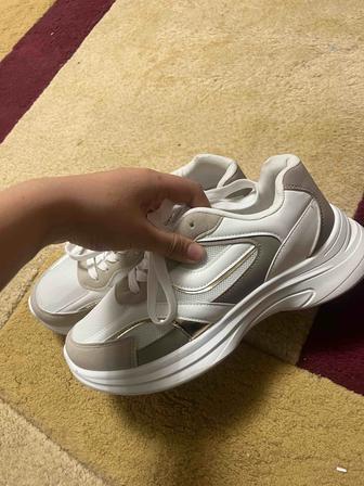 женский удобный кроссовки