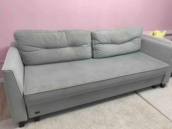 Уютный диван в отличном состоянии