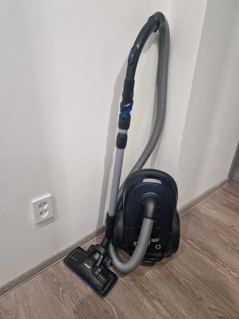 Продам пылесос Philips Performer Silent в хорошем рабочем состоянии