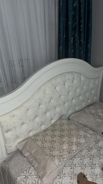 кровать продаю двух спальный