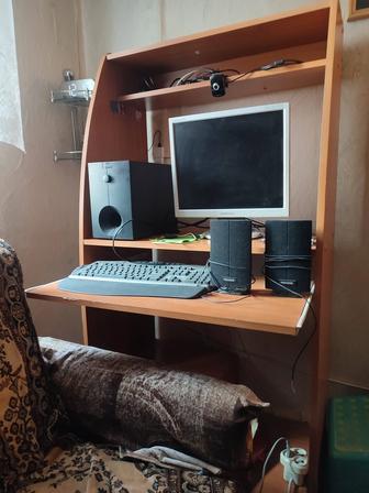 Продаю компьютерный стол