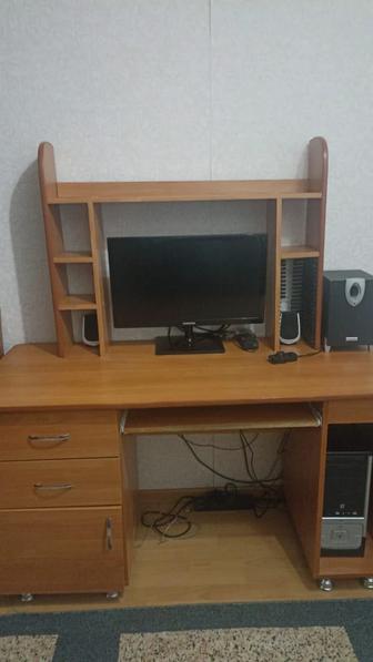 Продам компьютерный стол