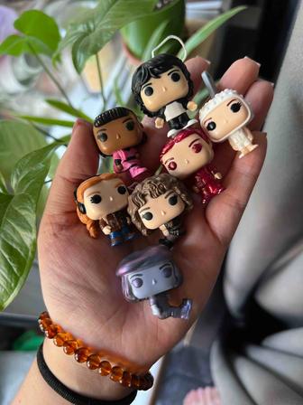 Продам фигурки Kinder joy stranger things, очень странные дела