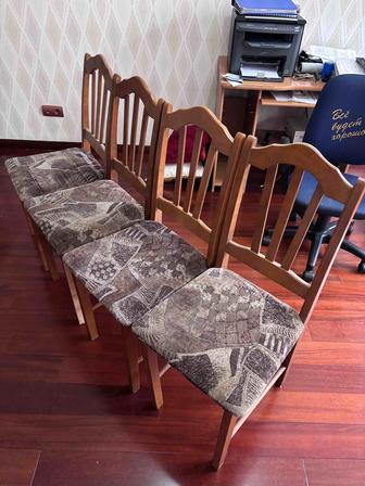 Деревянные стулья с мягким сиденьем 4 шт., б/у
