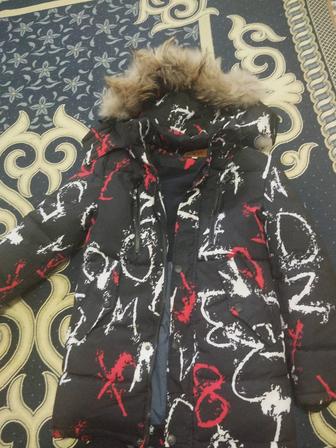 Зимняя куртка в хорошем состоянии пару раз одевали размер 128большемерка