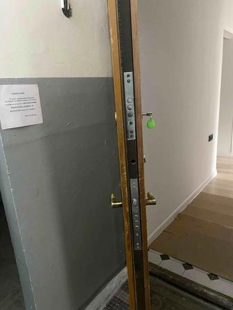 Отдам бесплатно входной дверь