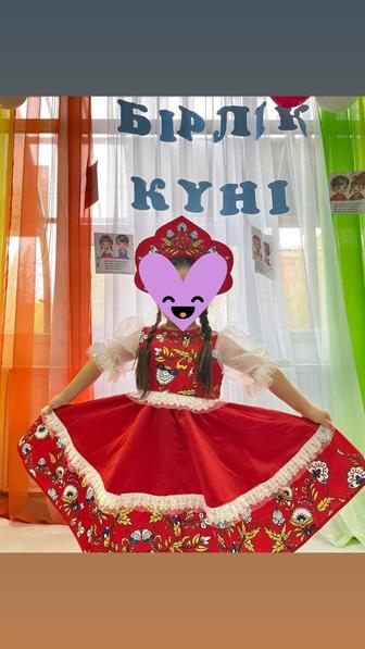 Платья