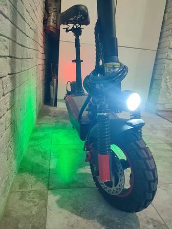 Продам электросамокат KUGOO M4 Pro