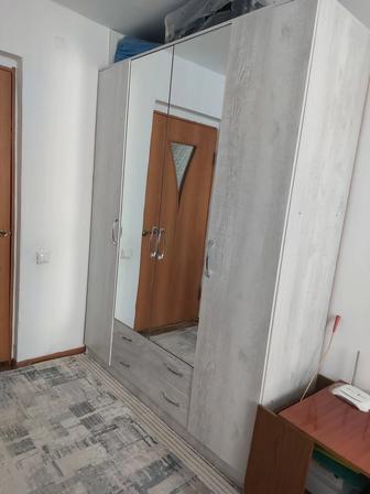 Продам срочно шифоньер, комод, зеркало