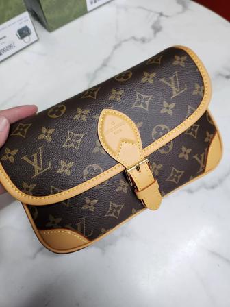 Сумка Louis Vuitton в фирменной подарочной коробке