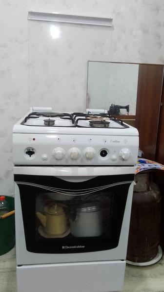 Продам газовую плиту