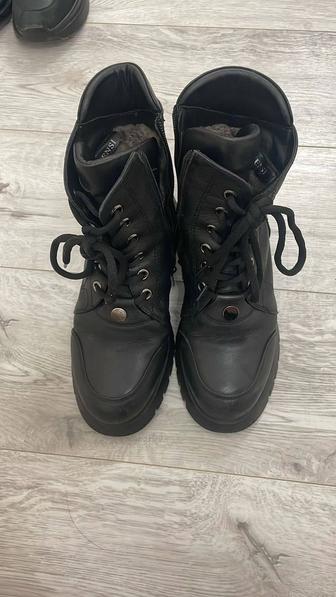 Продам зимние ботинки