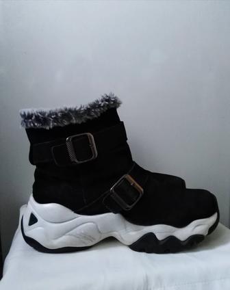 ОТДАМ ДАРОМ ботинки. Женские, с мехом, SKECHERS, США р.37/38 (24,5) бу
