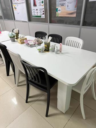 Стол со стульями .