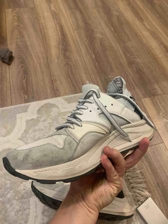 Кроссовки итальянские