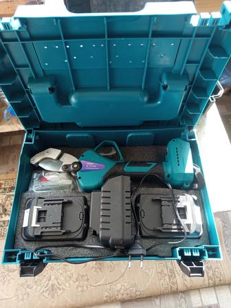 Аккумуляторный труборез для пластиковых труб