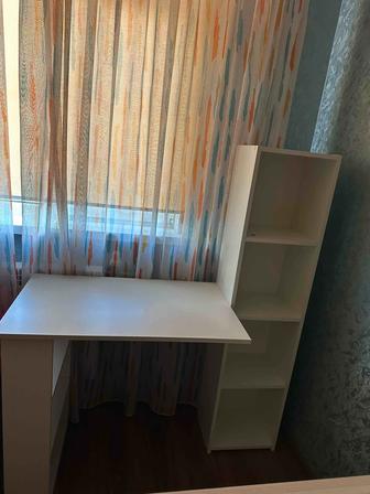 Продается письменный стол с книжной полкой