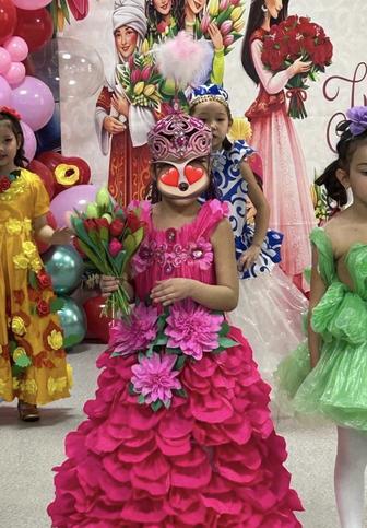 уникальный костюм Көктем аруы