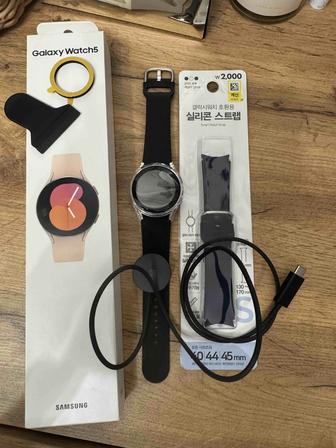 Продам часы Samsung galaxy watch 5
