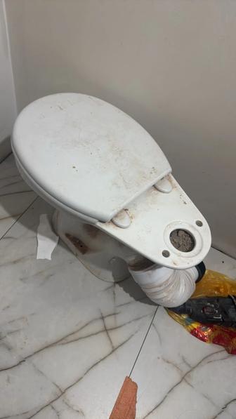 Продам строительный унитаз с бачком
