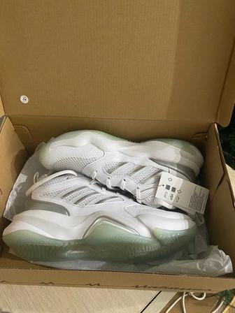 Продам новые кроссовки 36,5 размер (37)