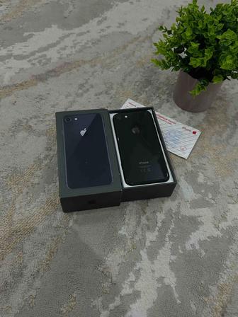 Продам iPhone 8