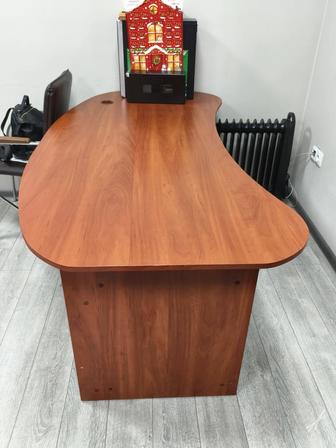 Офисный стол