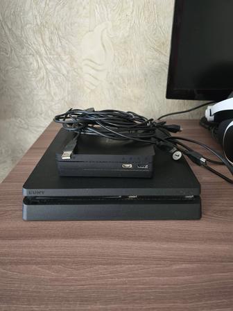 Оригинальная Sony PlayStation 4 и VR-шлем