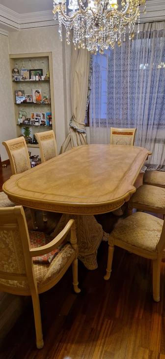 Стол кухонный и 8 стульев. Стол почти новый 240-120-80. Дерево.Качественное