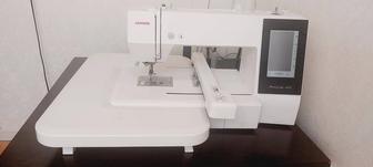 Вышивальная машина Janome Memory Craft 500Е в комплекте.