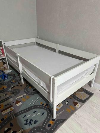 СРОЧНО детская кровать 160/80 с матрасом и доп.бортиком