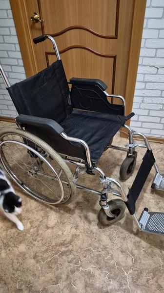 Продам инвалидную коляску