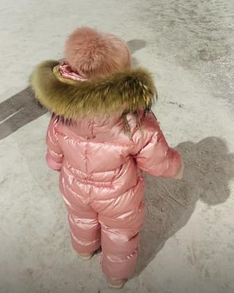 Продам зимний комбинезон для девочки