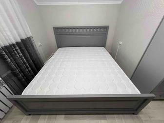 Продам кровать с матрасом 1.8м