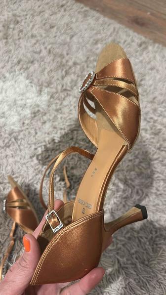 Туфли танцевать Eckse