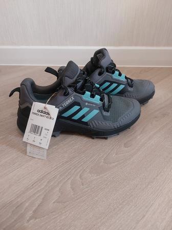 Adidas кроссовки для хайкинга