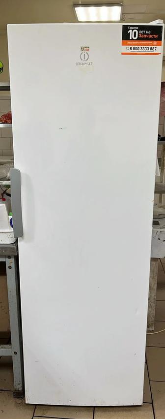Продается морозильная камера indesit