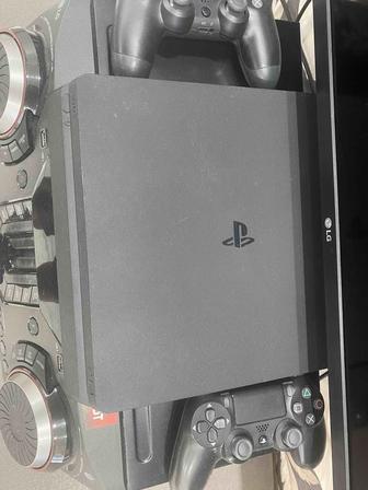 PS4 1 tb, 2 джойстика и лицензионные игры