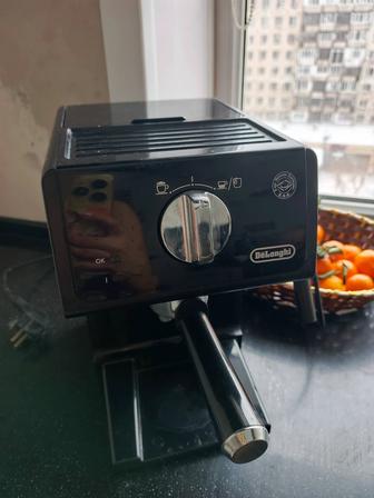 Продам рожковую кофемашину Delonghi