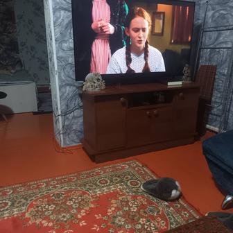 Продам тумбу под телевизор в хорошем состоянии