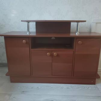 Продам тумбу под телевизор в хорошем состоянии