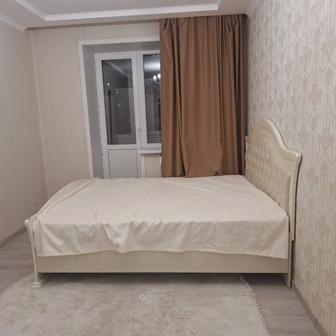 Двуспальная кровать