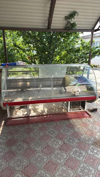 Витриный холодильник