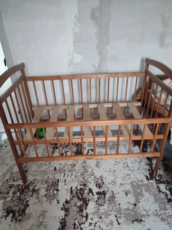 Продам детскую кроватку