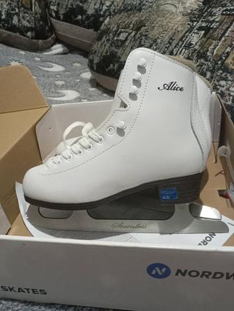 Продам коньки