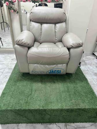 Продам подиум под педикюрное кресло( реклайнер)