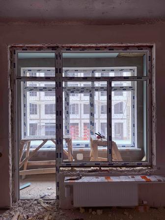 Пластиковое окно с дверью от лоджии